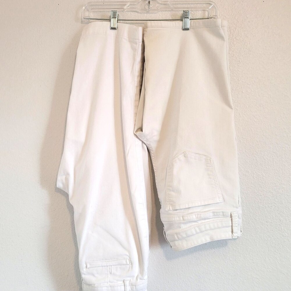 St. John's Bay 2 Pair Women's Capri and Bermuda shorts EUC Size 8